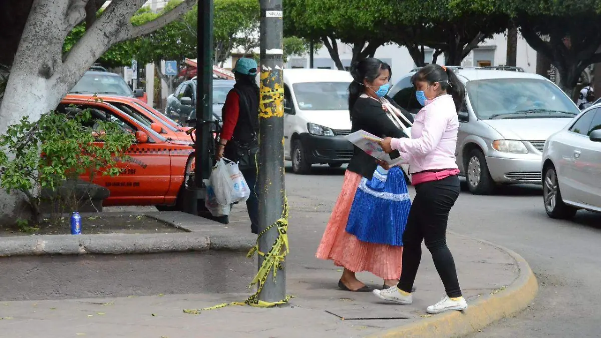 Gente del centro de la ciudad podr_ tener ayuda alimentaria con desayunador.  Foto Luis Lu_vanos  El Sol de San Juan del R_o.